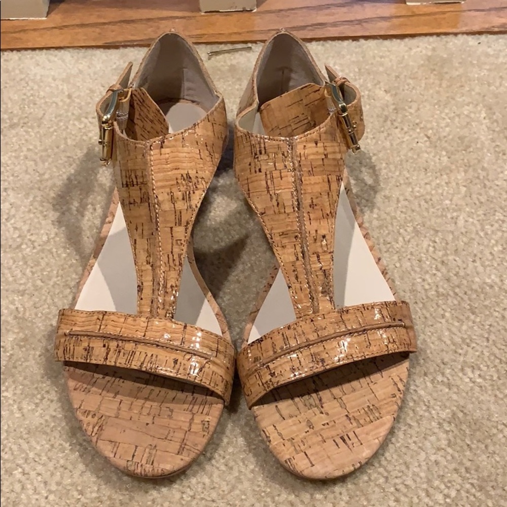 NIB Donald Pliner Bravo T-strap Cork